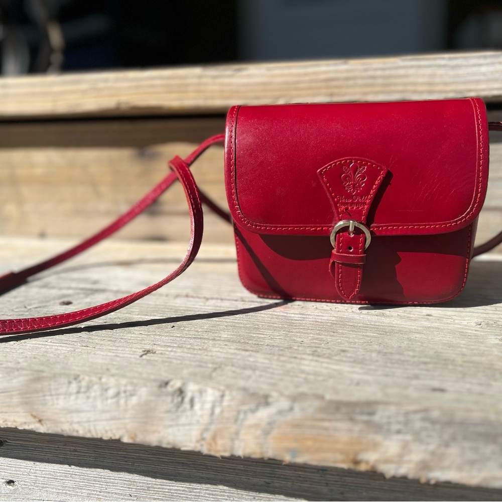 Vera Pell small red handbag
